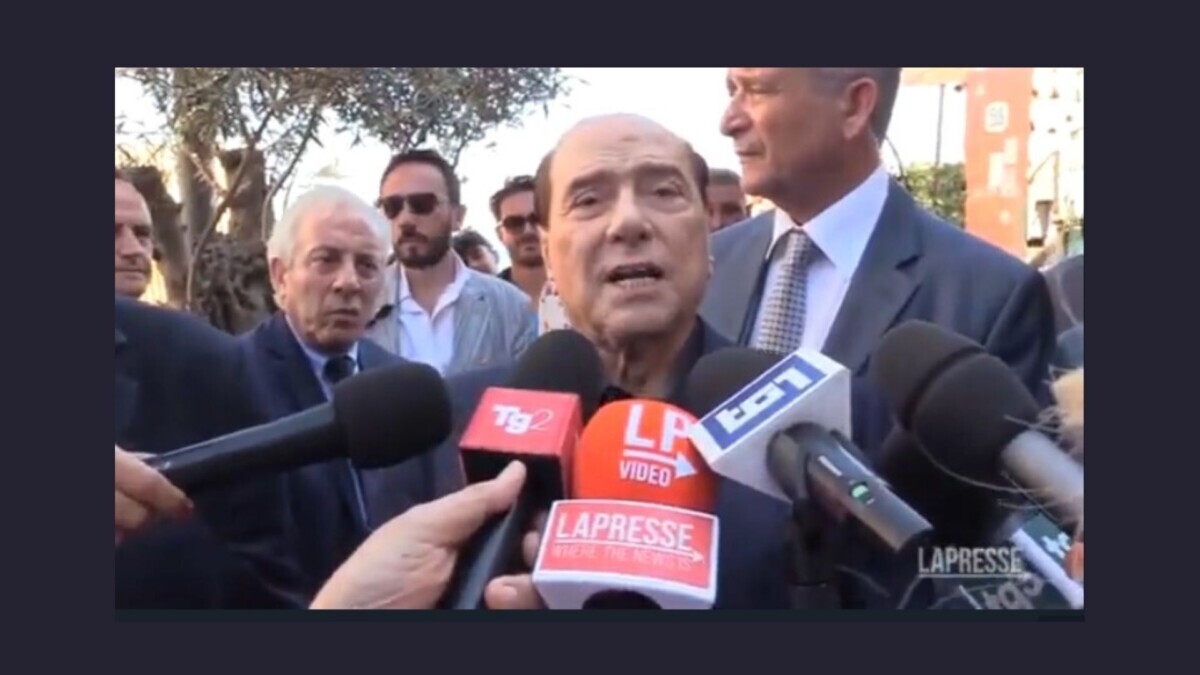 Gas e sanzioni, Berlusconi: «In inverno andremo con cappotto addosso in casa e una candela in...