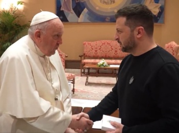 Papa Bergoglio con il presidente ucraino Zelensky