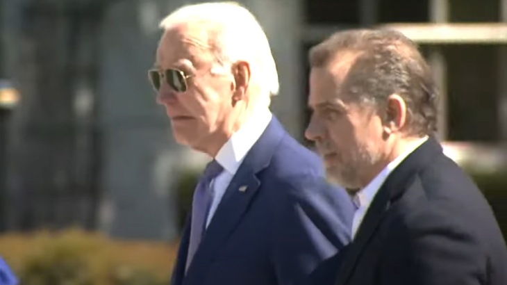 Il presidente Joe Biden con il figlio Hunter
