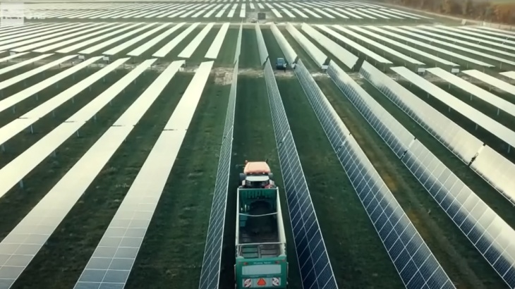 Campo di pannelli solari