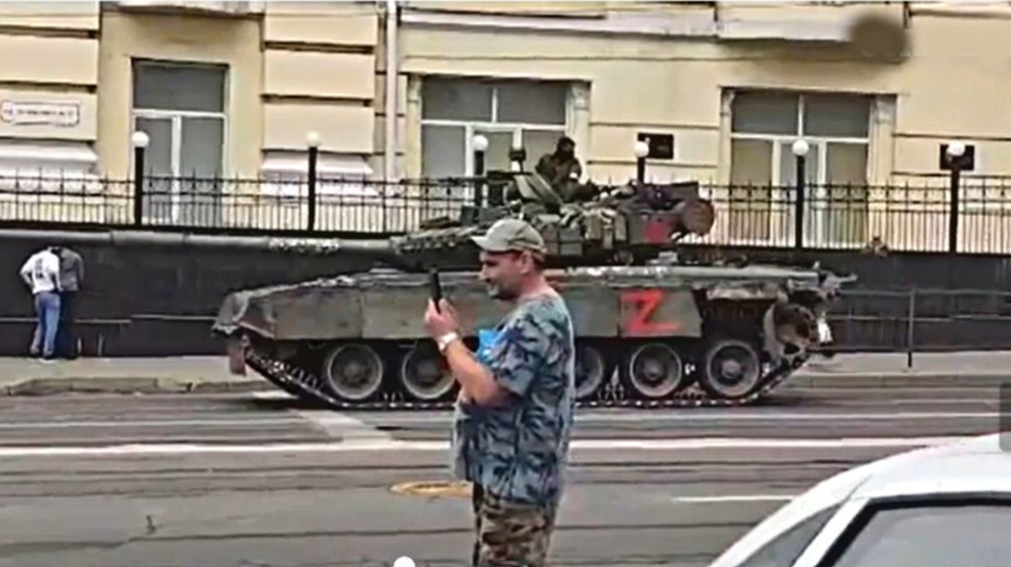 Carro armato della Wagner a Rostov