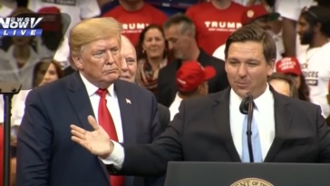 Trump e DeSantis insieme in un comizio del 2020 in Florida