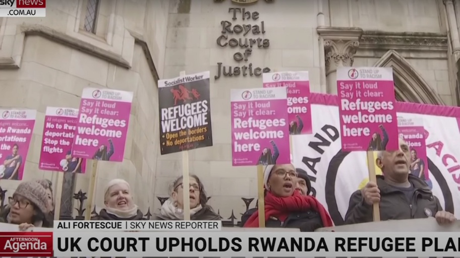 Proteste contro il piano Rwanda davanti alla Corte d'appello Uk