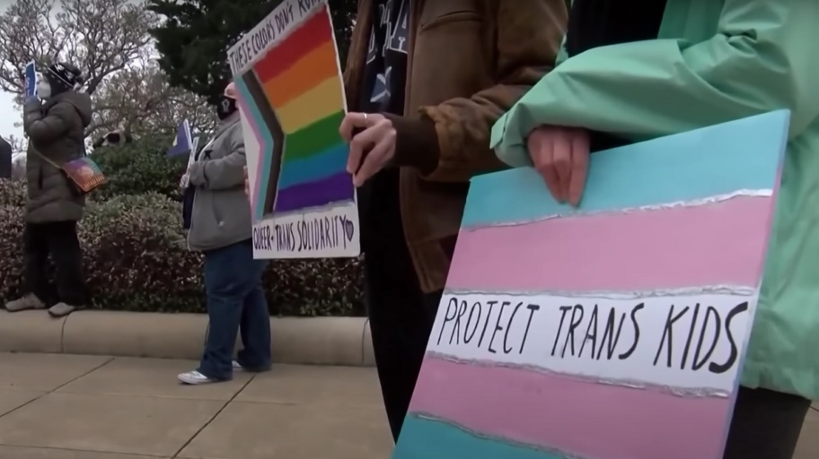 Manifestazione davanti al Parlamento dell'Arkansas