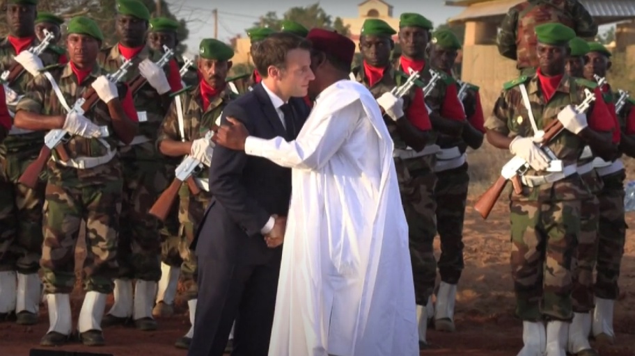 Il presidente francese Emmanuel Macron in visita in Niger