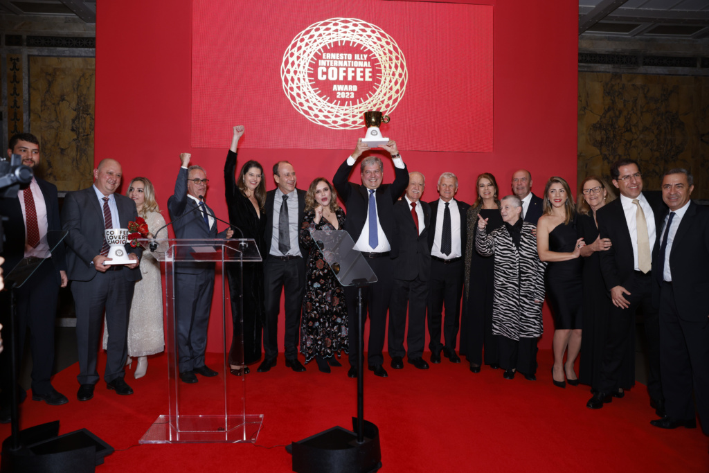 Un momento della premiazione dell'Ernesto Illy International Coffee Award 2023 svoltosi nella suggestiva cornice della Public Library di New York (Photo by Rob Kim/Getty Images for illy )