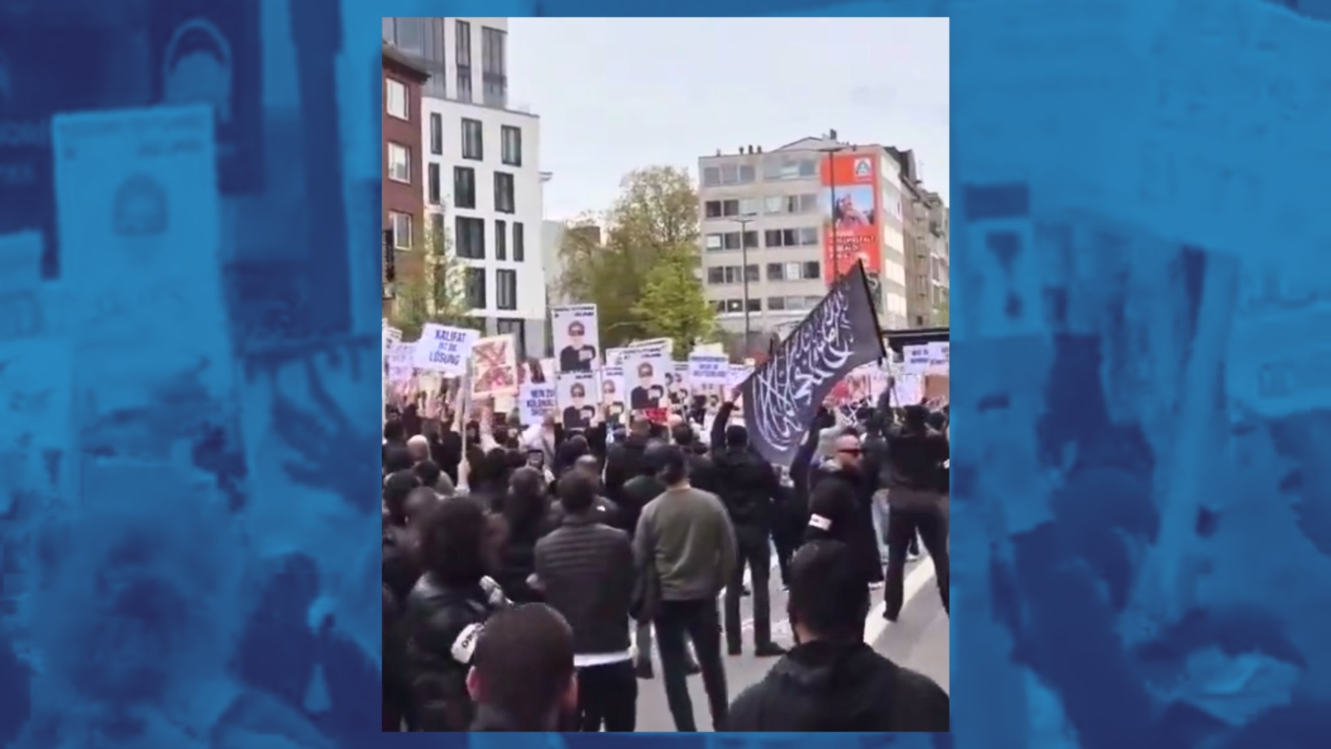 Germania, la marcia degli islamisti al grido “califfato”