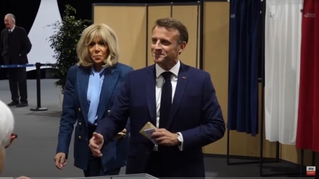 Macron voto (Skynews)