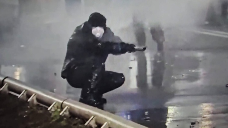 Cinque poliziotti hanno rischiato di morire