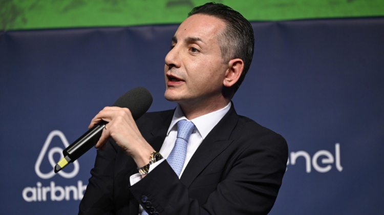 “Abbasserà il costo dell’energia”. La sfida di Renexia sull’eolico