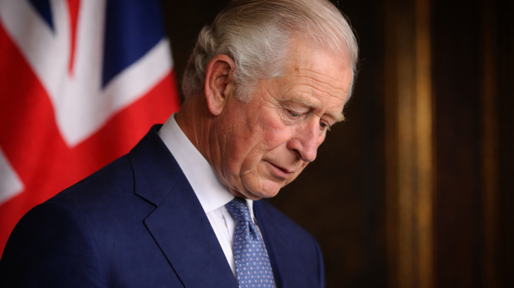 “La legge farà il suo corso”. Re Carlo scarica il fratello Andrea