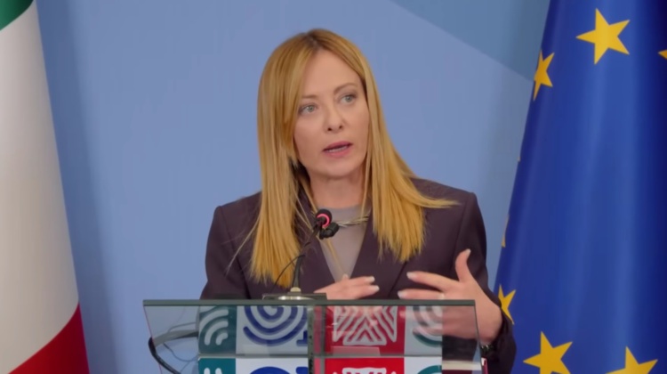 Non l’hanno vista arrivare nemmeno all’estero