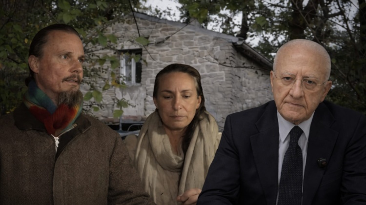 “Carcere per i genitori”. Il delirio di De Luca sulla famiglia nel bosco